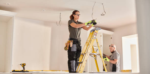 Best Affordable Electrician  in Carlyle, IL